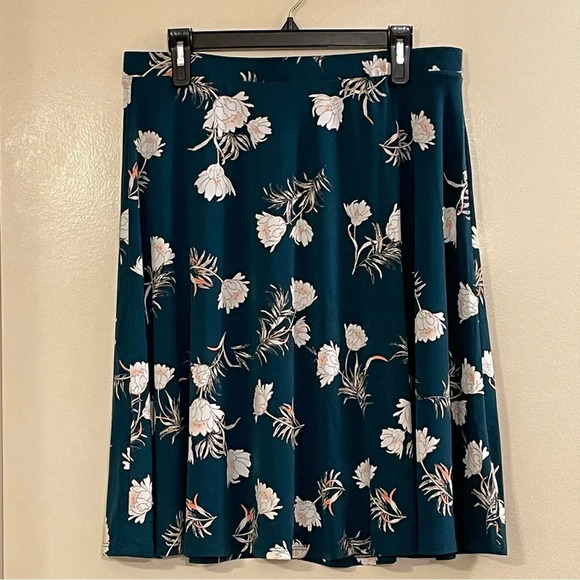 GILLI Jaclyn Knit Skirt in‎ Dark Green - Picture 3 of 6